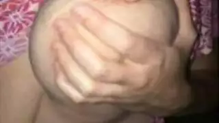 التسلل إلى السرير مع زوجة الأخ النائمة