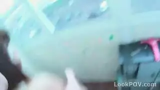 جلسة سكس في السيارة: عاهرة إبوني وصديقها المسلم يمارسان الجنس القاسي