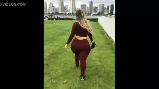 نكاح جاكوزي مبلل مع مصارعة مرنة