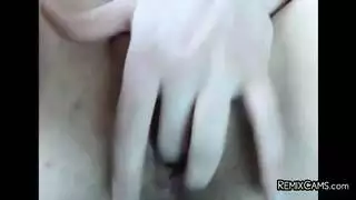 شقراوان خبيرتان تمارسان الفحش بلعبة ضخمة