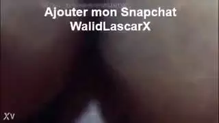 فتاة محجبة تُمارس الجنس بقوة في كابينة تسميرها الخاصة