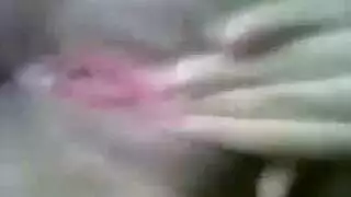 خيال جنسي جامح مع ثلاثة: ملكة سمراء تلف القضيب وتُضاجع في مؤخرتها