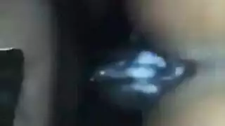 شاب يجبر فتات صغيرة علا لحس أصابع رجله بلقوة