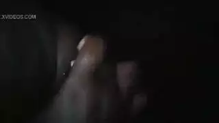 رومانسي على ركبتيها لاعبة جمباز